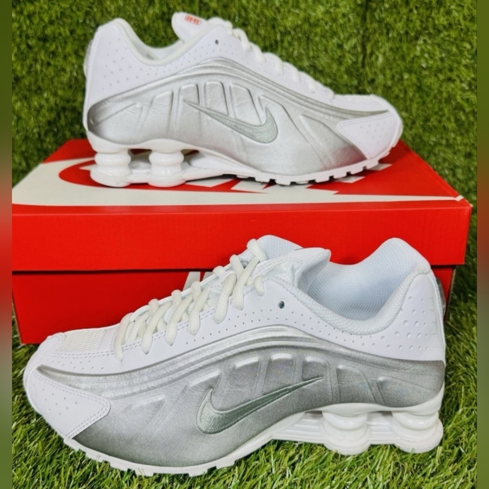 NIKE SHOX R4 WOMEN US SIZE 8.5 BRAND NEW IN BOX
